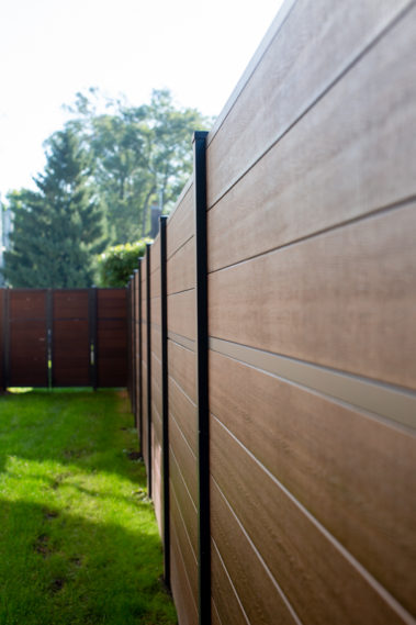Modern Composite Horizontal Privacy Fence with Aluminum Posts and Rails