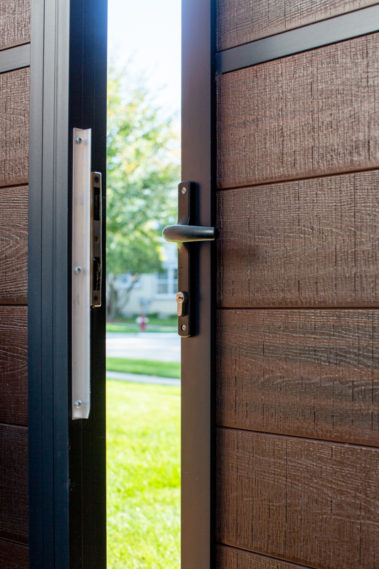 Modern Composite Horizontal Privacy Fence with Aluminum Posts and Rails