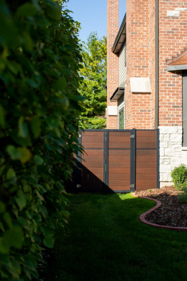 Modern Composite Horizontal Privacy Fence with Aluminum Posts and Rails