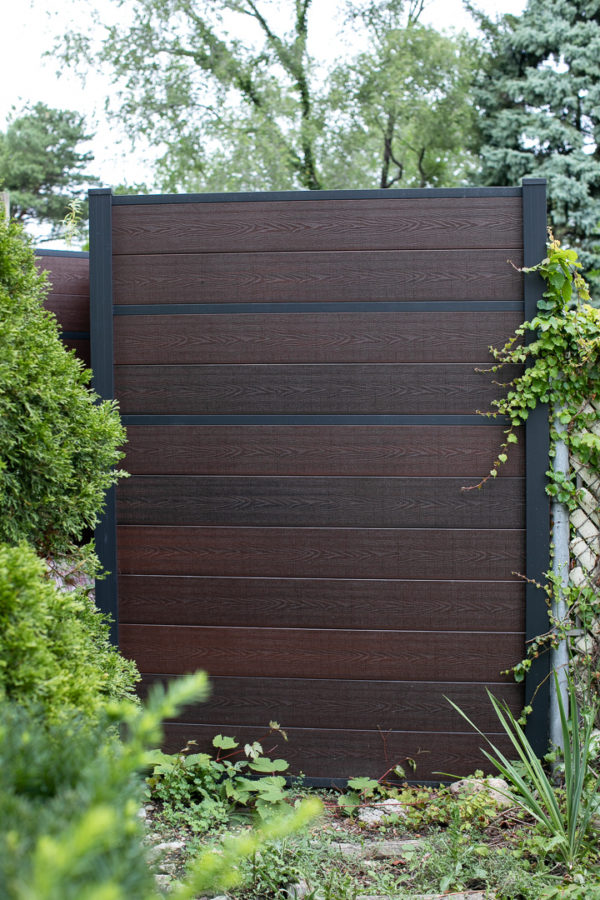 Modern Composite Horizontal Privacy Fence with Aluminum Posts and Rails