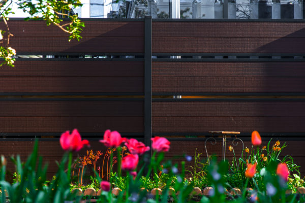Elevate your fence game with Modern Fence Chicago! Explore our stunning gallery for designs that'll have you dreaming of a yard makeover ASAP.